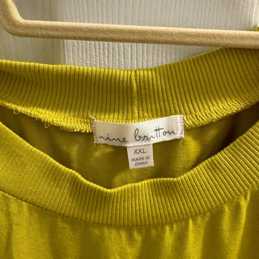 Summer sweater, perfect to dress up those jeans for a beautiful outdoor dinner.